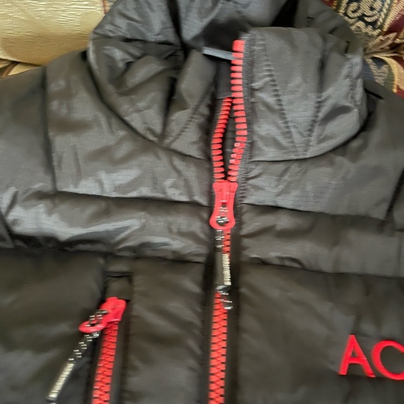 Stormtech performance ladies vest. Red and black - Picture 5 of 11